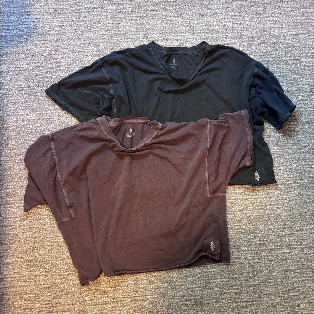 Two Free People Movement crop T-Shirts